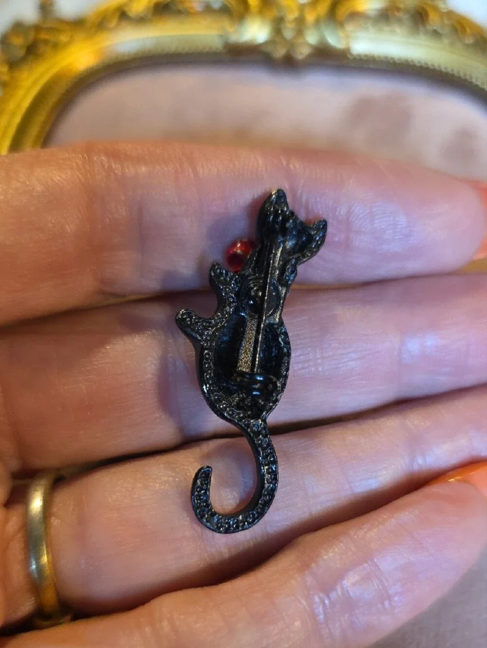 Vintage VERO Black Enamel Cat Brooch Pin with Red Bow Tie Collar 1.5”